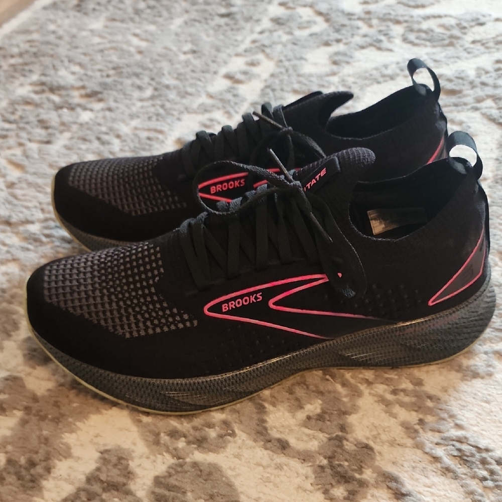 Brooks Levitate Energize Walking Shoes